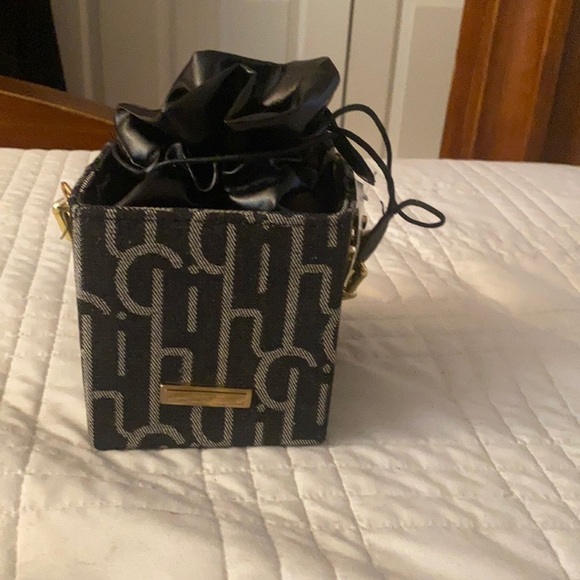 Small square bag - Picture 1 of 4